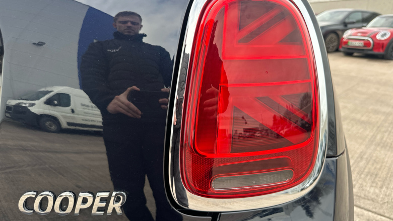 MINI Hatchback 1.5 Cooper Exclusive Premium 3dr Auto Petrol Hatchback